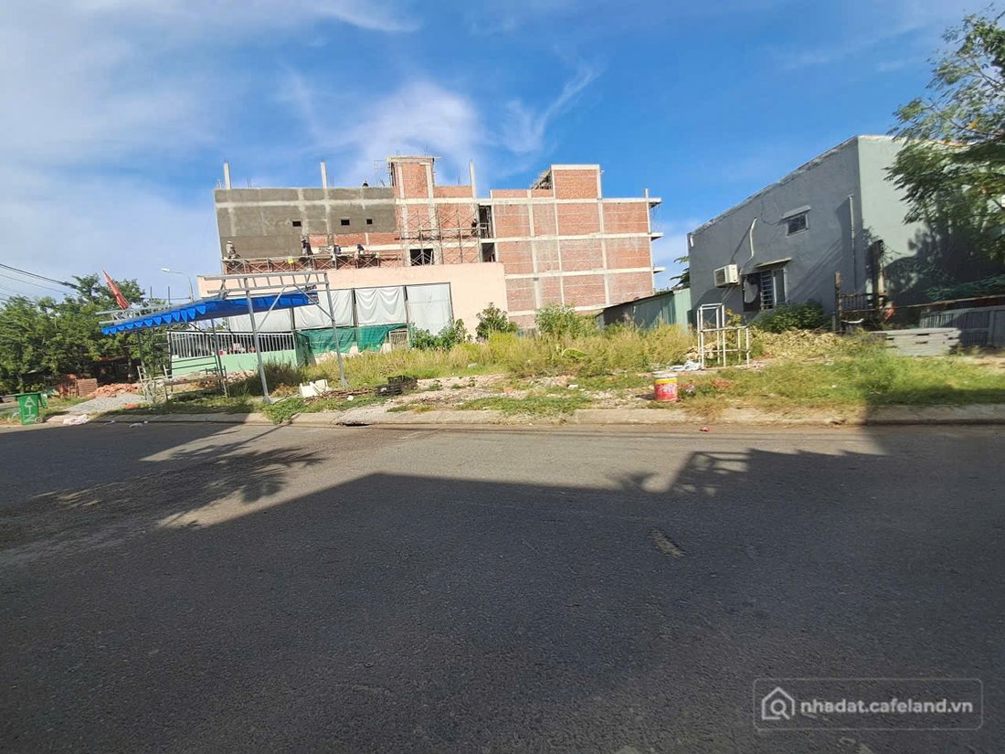 Bán đất thổ cư: Lô góc 305m2 ( ngang 28m ) Đường Hoà Nam 9, Liên Chiểu, Đà Nẵng