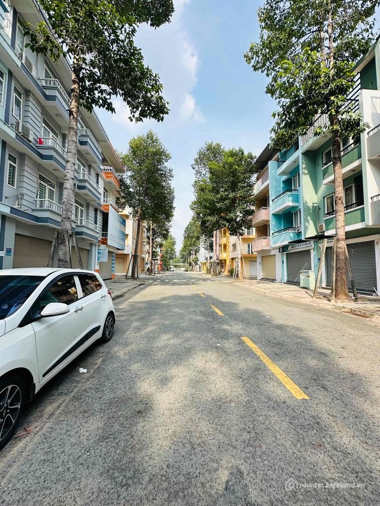 Bán nhà riêng: NHÀ PHỐ TP. MỚI BD ĐÃ HOÀN CÔNG 6 TỶ