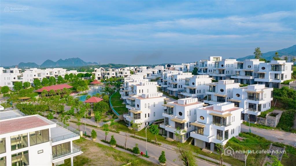 Bán nhà riêng: Biệt thự babylon legacy hill 290m2 sân vườn rộng , cốt bằng giá t