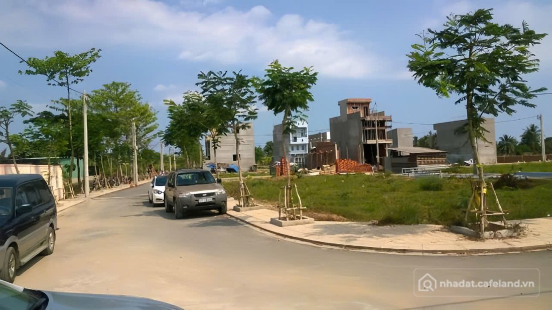 Bán đất thổ cư: ĐẤT THỔ CƯ MẶT TIỀN ĐƯỜNG LỚN GẦN SÂN BAY LONG THÀNH