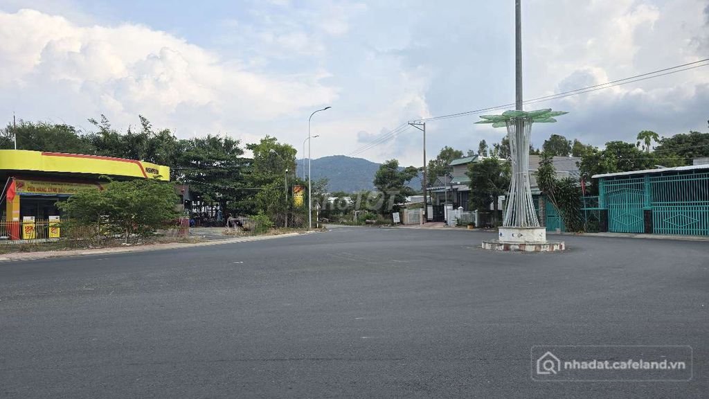 Bán đất thổ cư: Đất 2 mặt tiền đường Nguyễn Thị Minh Khai - Nam Kỳ Khởi Nghĩa