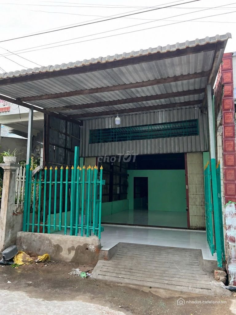Biệt thự: Cần sang nền & nhà ở ngay vòng xoay Thị trấn Năm Căn