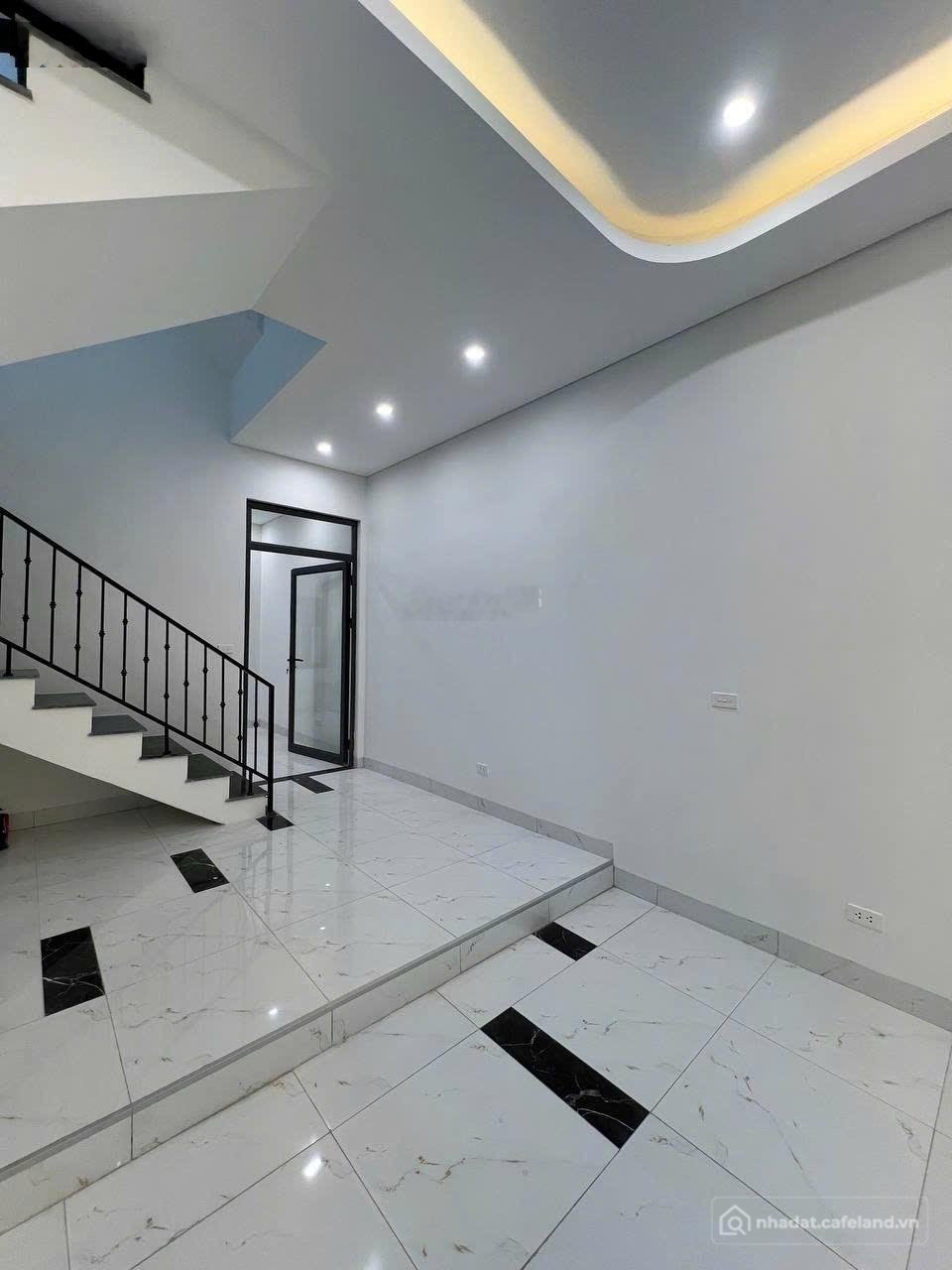 Bán biệt thự: Cần tiền Thanh Khoản Gấp căn Thời Đại 60m , HT 2 tầng , 9tỷ rẻ nhấ