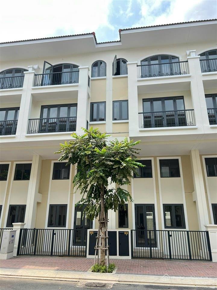 Bán nhà riêng: Nhà phố sen nsg hướng đông dt 5x12m, giá tốt nhất 7,3, nhận nhà v