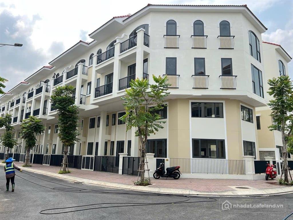 Bán nhà riêng: Nhà mới làm nội thất dọn vô ở ngay senturia nsg, dt 5x11,3m, phù 