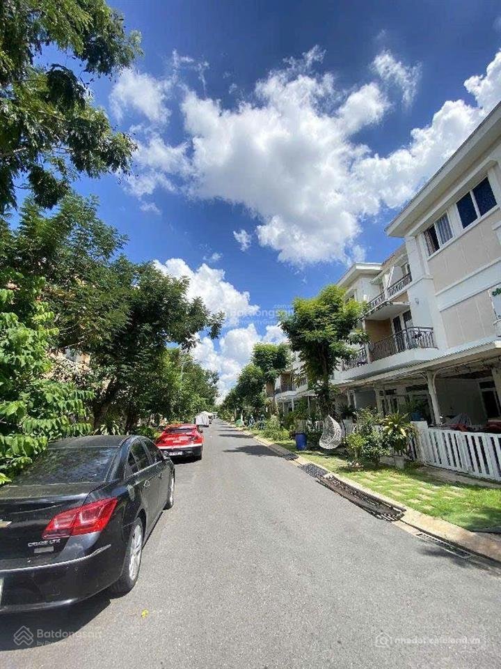 Bán nhà riêng: Bán biệt thự lô góc lovera khang điền, bình chánh 165m2 ( 13x16 )