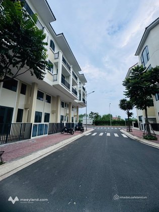 Bán nhà riêng: Chuyển công tác cần bán nhà trước Tết, nhà đẹp xách vali vào ở. L