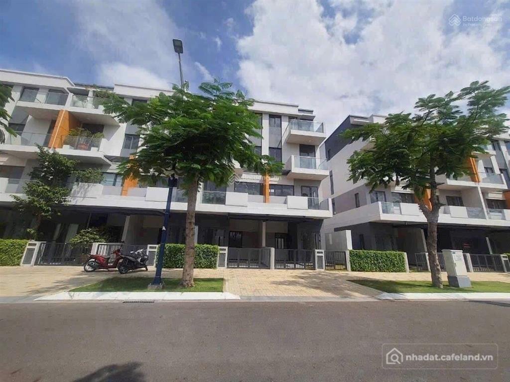 Bán nhà riêng: Bán nhà phố kdc lovera premier khang điền. dt 5x15m (4tầng), giá 