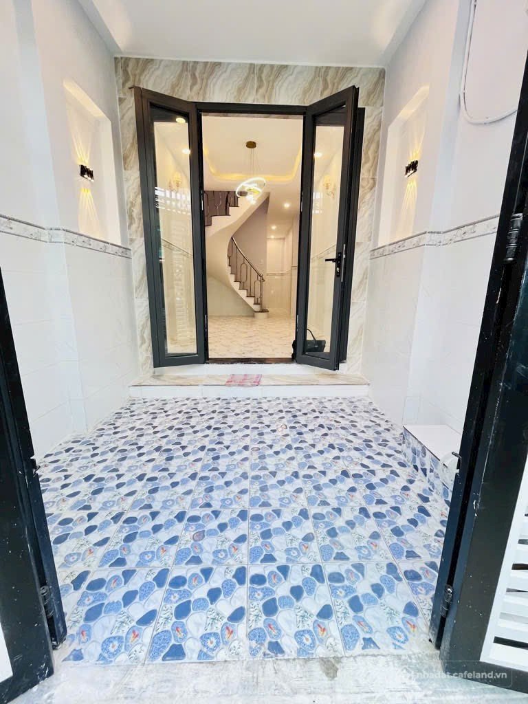 Bán nhà riêng: ĐÓN ĐẦU CẦU BÌNH TIÊN QUẬN 6 - 80M2 SỬ DỤNG - 3PN - CÓ SÂN VÀ BC 