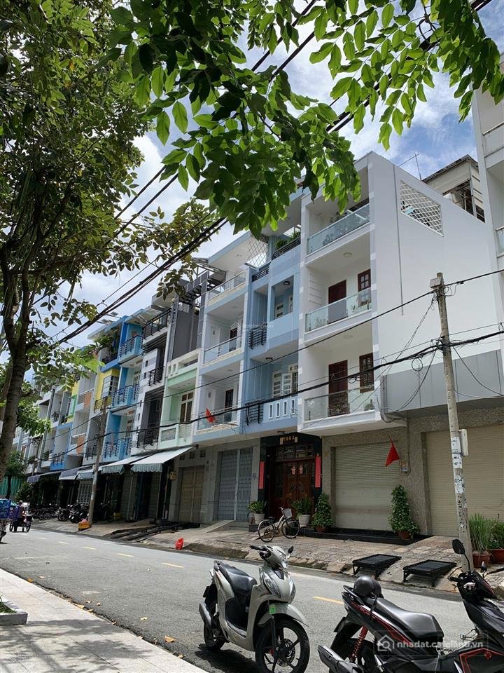 Bán nhà riêng: Nhà mới tinh 72m2 (4x18) 4 lầu đường 6m ngay trường lam sơn q.6