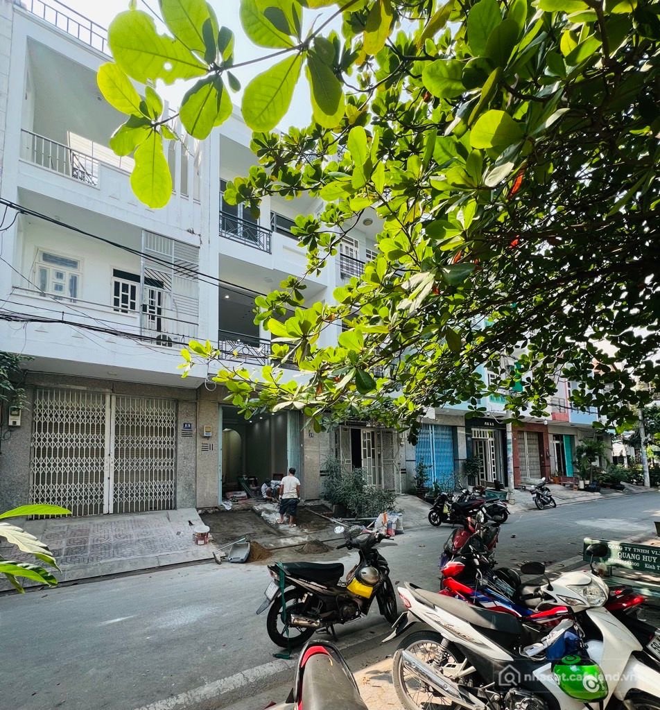 Bán nhà riêng: Bán nhà MT view công viên Bình Phú, Q6 - 4x15m - GIÁ 8tỷ5