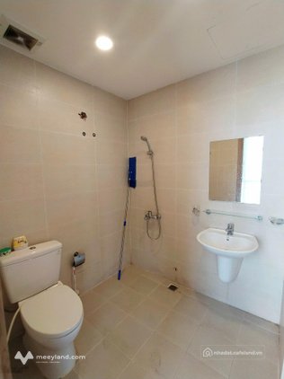 Cho thuê căn hộ chung cư: 1 Phòng ngủ có ban công Charmington, cơ bản chỉ 12 tri