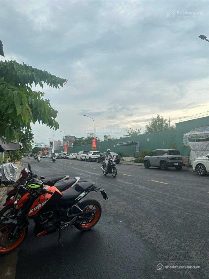 Bán nhà riêng: Vip quận 11 hẻm xe tải thông tứ tung kế đầm sen, lê đại hành ngan