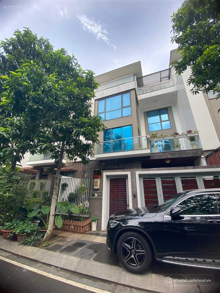 Bán nhà riêng: Cần bán villa compound góc 2mt dự án hado centrosa quận 10 dt 10x
