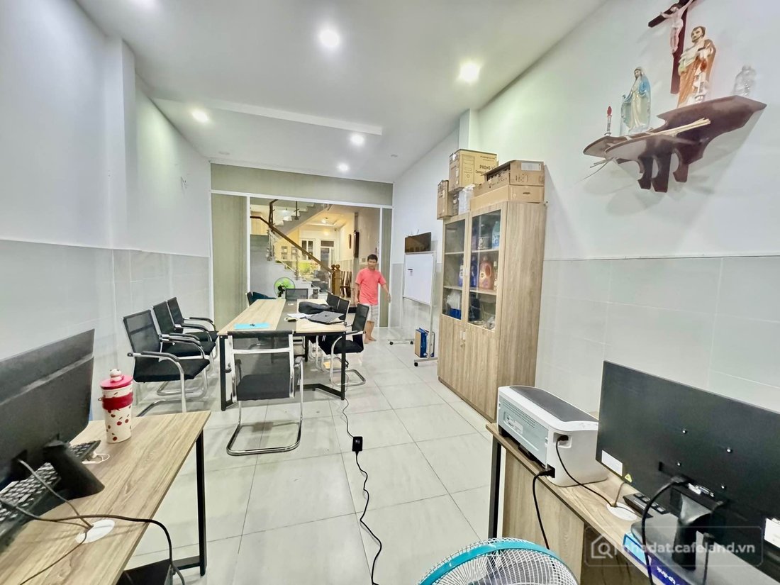 Bán nhà riêng: Bán Gấp Nhà Phố 2 Tầng Diện Tích 92m2 Xe Hơi Ngủ Trước Nhà Ngay L
