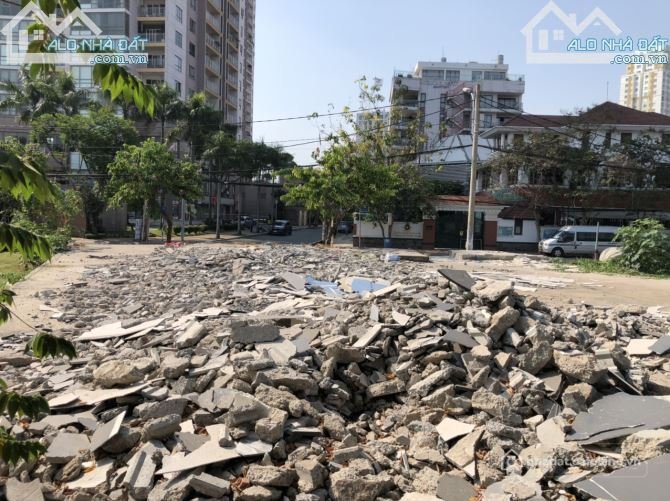 Cho thuê đất: Cho thuê đất lớn MT Nguyễn Văn Hưởng Thảo Điền - Quận 2. DT: 600m2