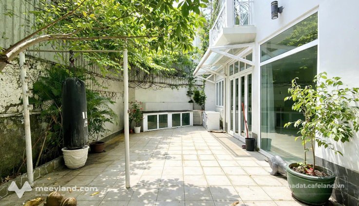 Cho thuê nhà riêng: Villa Thảo Điền gần Thảo Điền Pearl, ngang 10m trệt 2 lầu gi