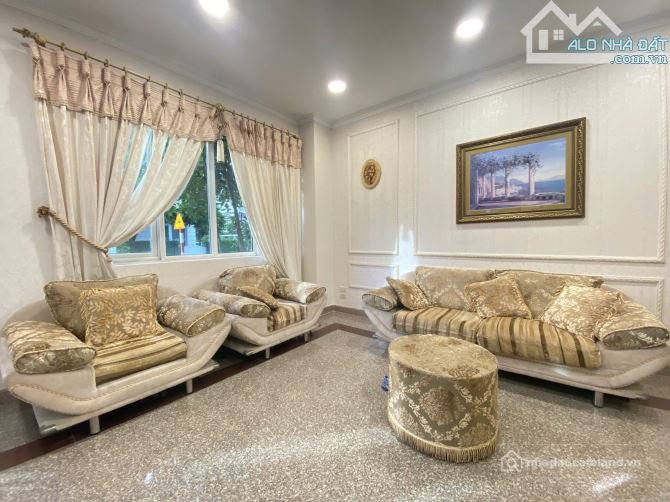 Cho thuê nhà riêng: Cho thuê biệt thự Garden Home Thủ Đưc 4PN Full nội thất giá 