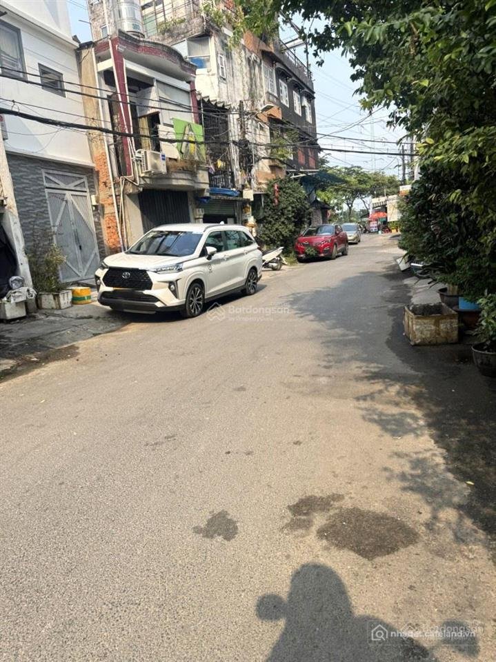 Bán nhà riêng: Bán nhà mới 2 tầng linh xuân hẻm xe hơi, nội thất đẹp, 2pn chỉ 3 