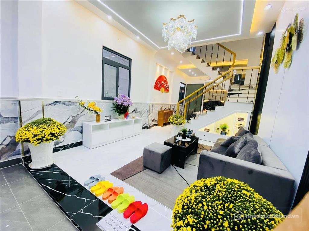 Bán nhà riêng: Nhà 3 tầng kiên cố 64m2 cạnh bệnh viện chợ ubnd linh xuân, dòng t