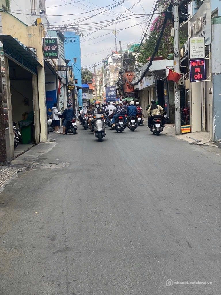 Bán nhà riêng: MẶT TIỀN ĐÔNG HỒ - KINH DOANH ĐA NGÀNH - LẠC LONG QUÂN - 4 TẦNG