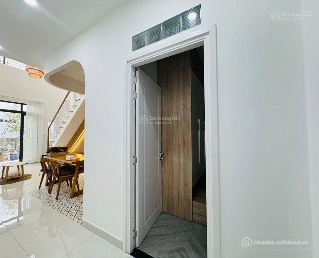 Bán nhà riêng: Nhà 56m nở hậu 5.5m 2 tầng mới đẹp ô tô vào nhà gần emart full nộ