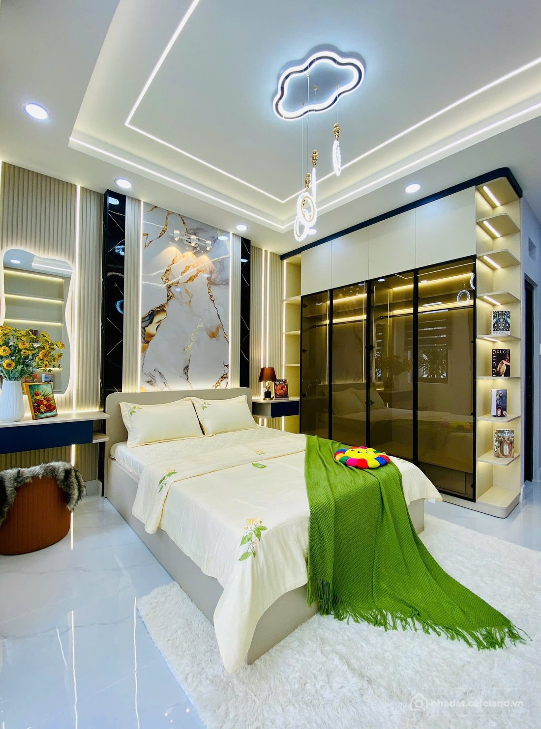 Bán nhà riêng: KCX Nguyên Hồng diện tích chuẩn (4x16m) 5 tầng cạnh công viên có 