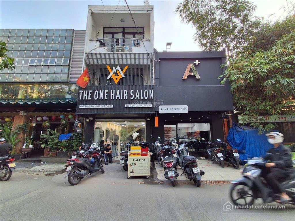 Bán nhà riêng: Bán nhà hẻm lớn 69 nguyễn gia trí d2 q.bình thạnh 4x18m 3 tầng gi