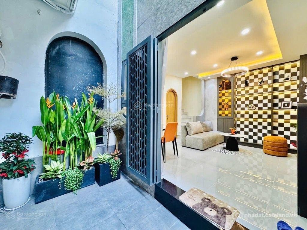 Bán nhà riêng: Gần ngã tư hàng xanh có nhà đẹp nội thất vip đường điện biên phủ 
