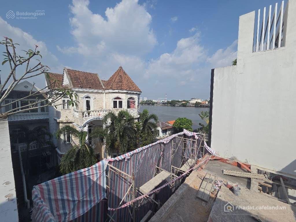 Bán nhà riêng: Khu nhà đẹp ven sông, sạch sẽ, thoáng mát, đẳng cấp 8x18. 4 tầng 