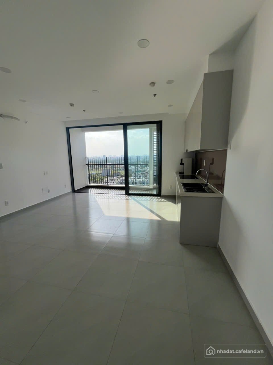 Bán căn hộ chung cư: 95m2 - Giá dự kiến 5.7 tỷ - Căn góc sổ hồng 3PN3WC, MT East