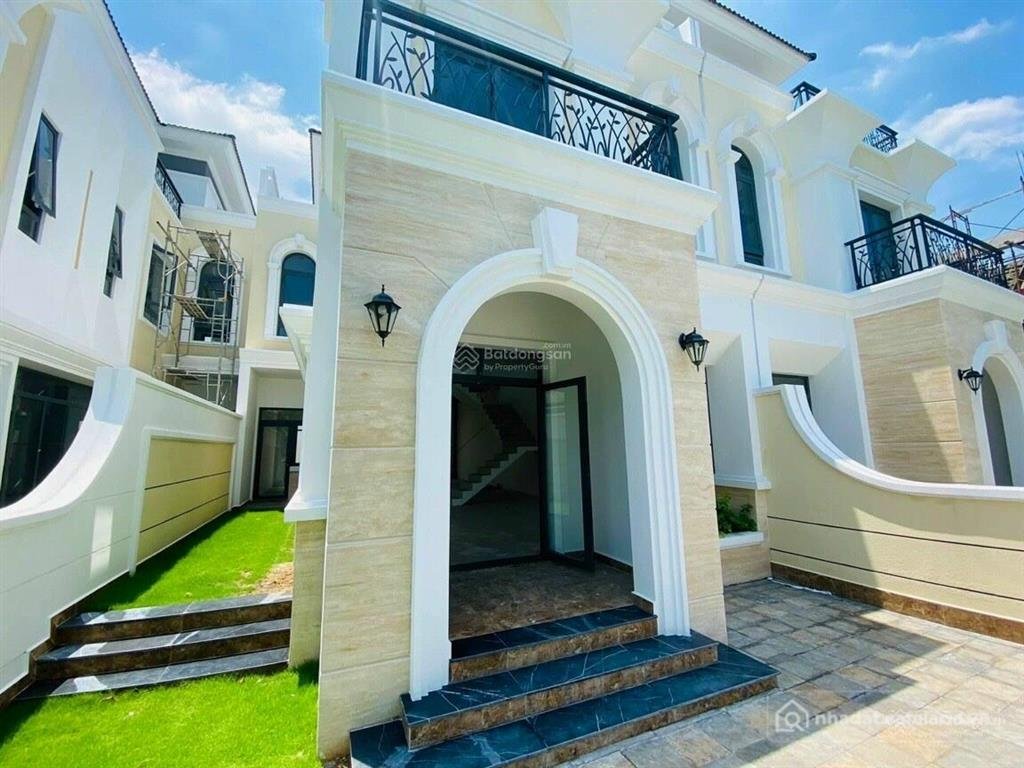 Bán nhà riêng: Chính chủ bán nhà phố verosa park khang điền 6x17m.nhà thô.sổ hồn