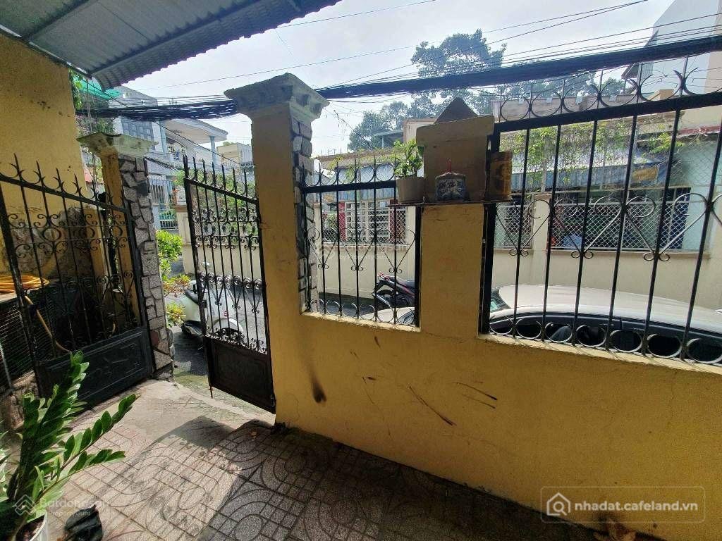 Bán nhà riêng: Cạnh khu công nghệ cao vincom quận 9 nhà c4 tiện xây mới, 70m2, n