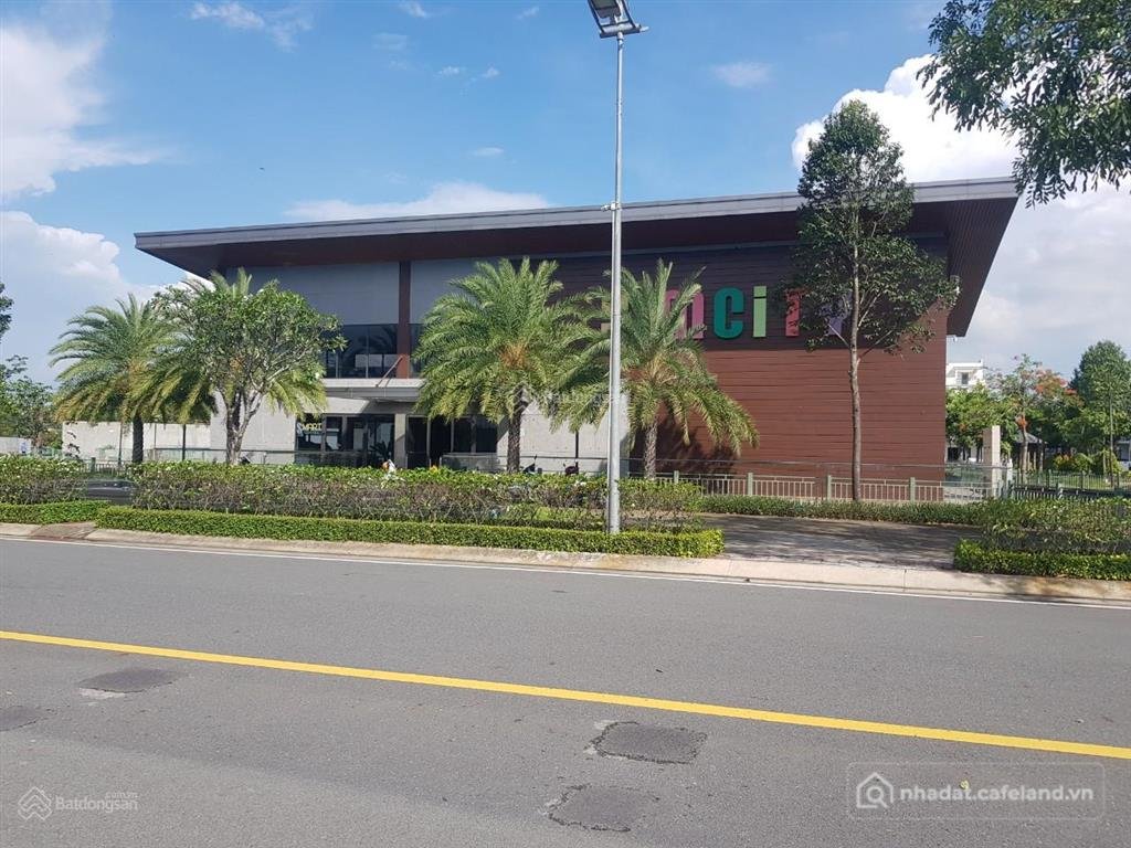 Bán nhà riêng: Chính chủ bán căn góc trục chính khu đô thị sim city ( giá tốt nh