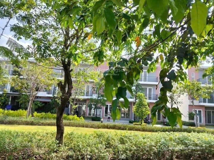 Bán nhà riêng: Bán 2 căn nhà phố dragon village nội thất đầy đủ giá 8.x tỷ