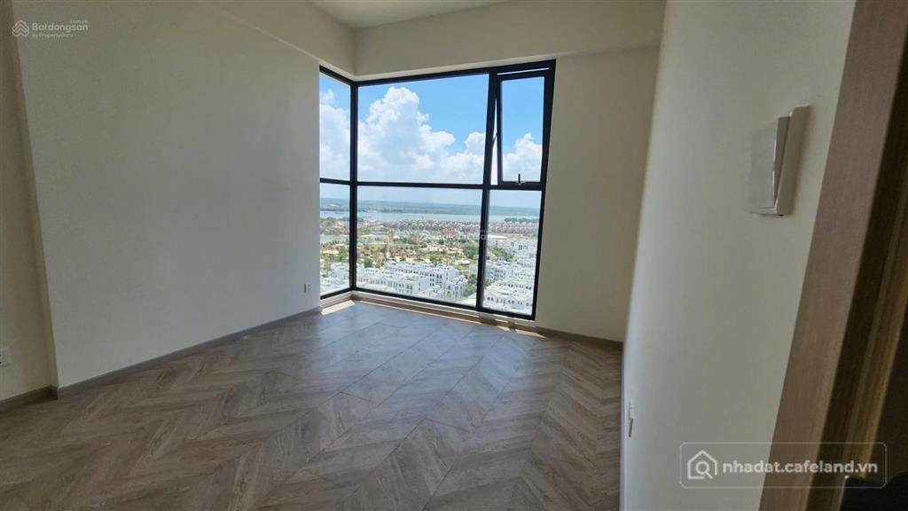 Bán căn hộ chung cư: View nội khu căn 2pn tòa d giá 4,77 tỷ all in tại lumiere b
