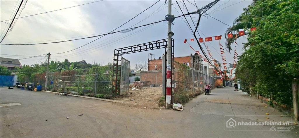 Bán đất thổ cư: Bán đất đường đình phong phú ngay hoa viên ao đôi 121m2 giá 7,8 