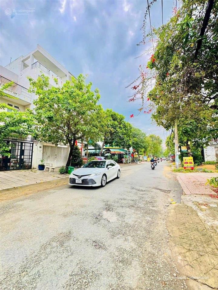 Bán đất thổ cư: Bán đất mặt tiền d3 liên phường sát the global city dt 90m2 (4.5
