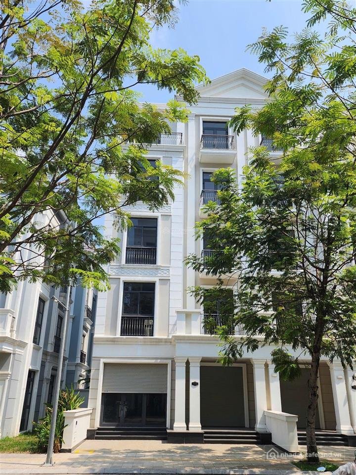 Bán nhà riêng: Nhà phố 144m² tại the manhattan glory giá 23 tỷ trục dưỡng sinh d