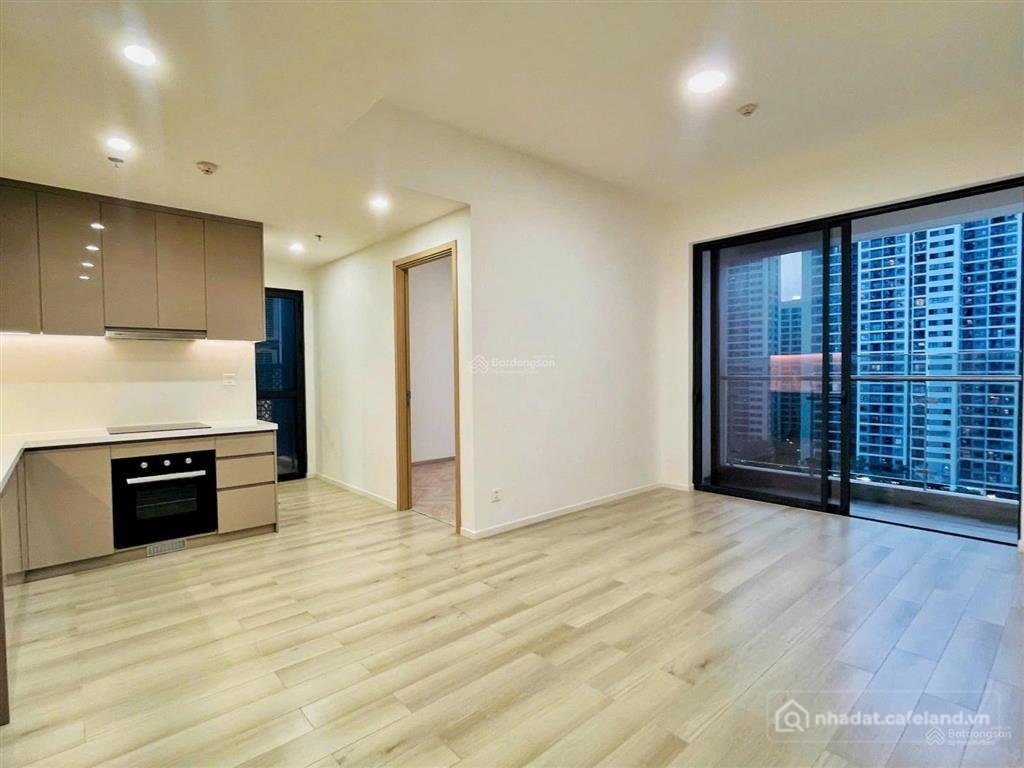 Bán căn hộ chung cư: Hiếm có bán 2pn hướng đông nam tháp c masteri centre point 