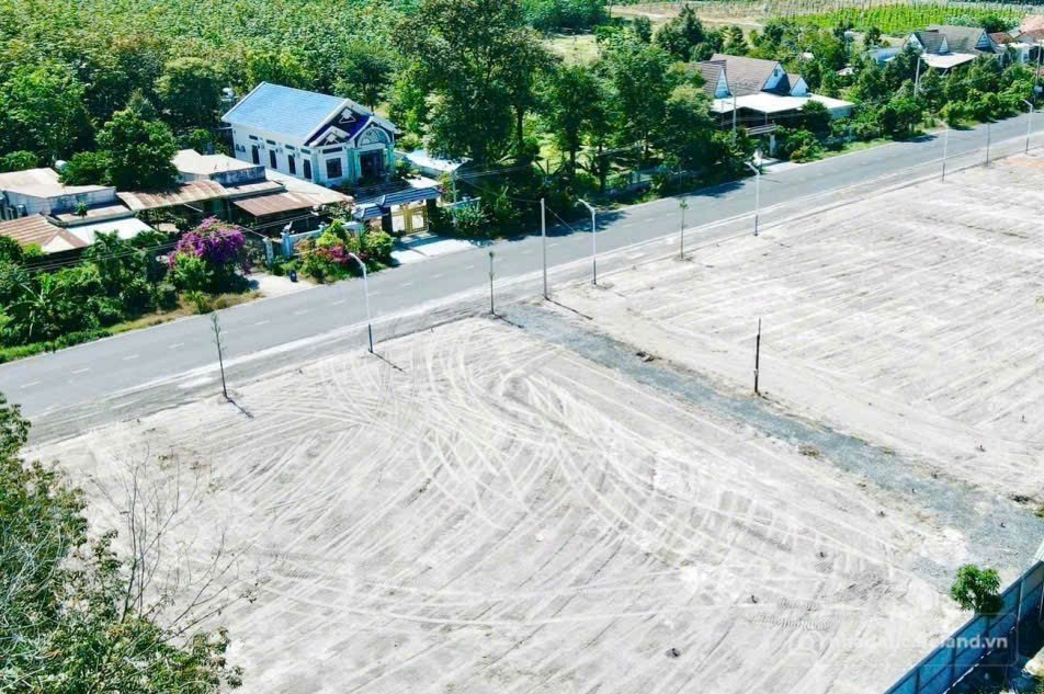 Bán đất thổ cư: Mặt tiền đường nhựa 32m Minh Hưng Chơn Thành