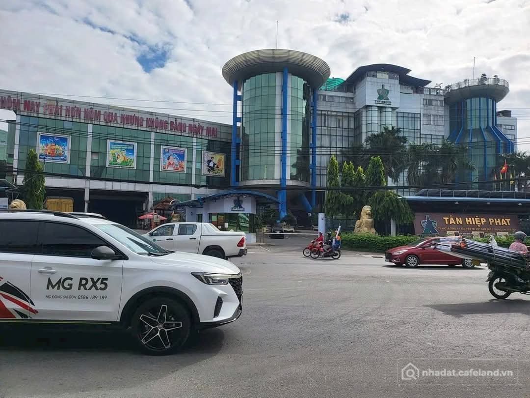 Bán đất thổ cư: Bán đất 1000m² ngang 10,5m giá 20 tỷ tại Phường Vĩnh Phú Thị xã 