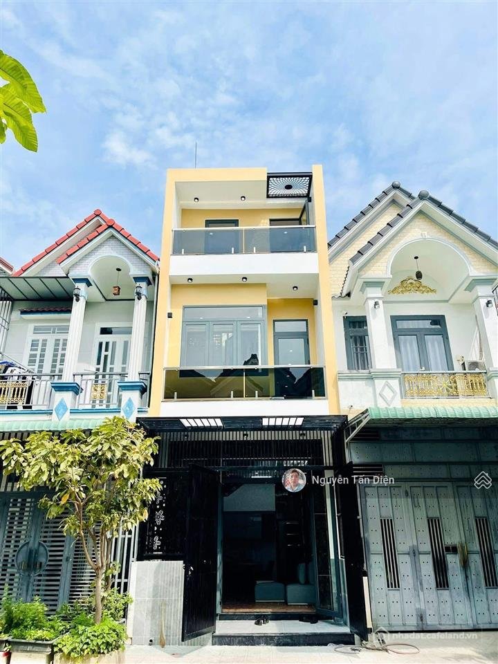 Bán nhà riêng: Nhà lầu trệt 3 phòng ngủ kdc phú hồng thịnh 8 chỉ 4 tỷ 1 thương l