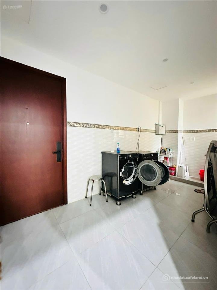 Bán căn hộ chung cư: Bán căn hộ canary heights tầng trệt sân vườn 4 pn. 0896 998