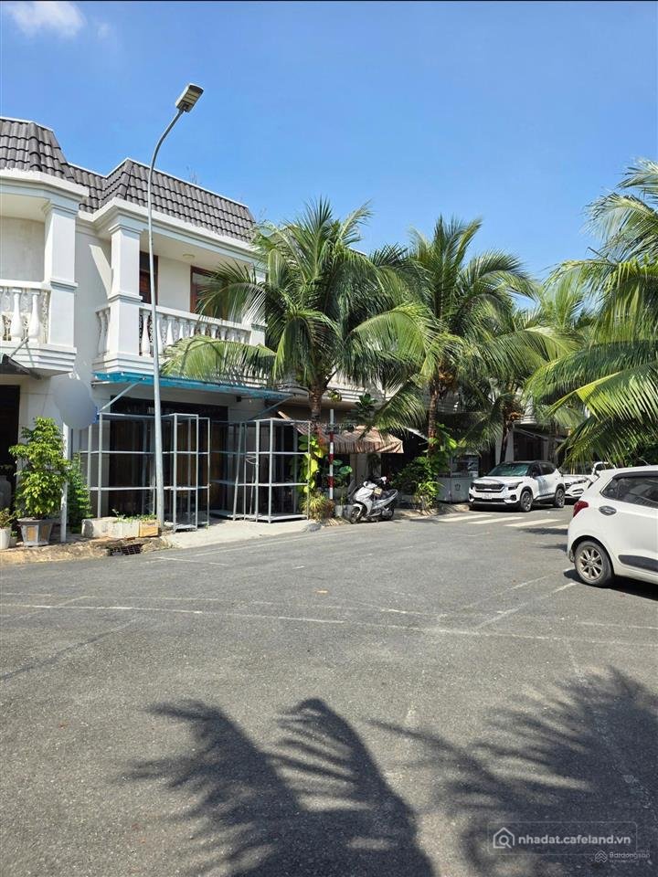 Bán nhà riêng: Bán nhà hoàn công kdc champaca garden đông hòa dĩ an gần làng đại