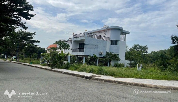 Bán đất thổ cư: Chủ bán gấp lô biệt thự đẹp 300m2 khu đô thị Bình Nguyên, xây tự