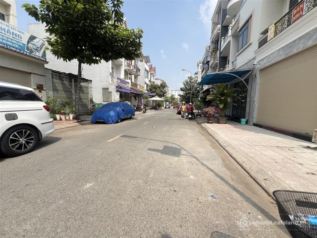 Bán nhà riêng: Chính chủ gửi bán nhanh nhà 3 tầng kdc phú hồng thịnh, bình an, d
