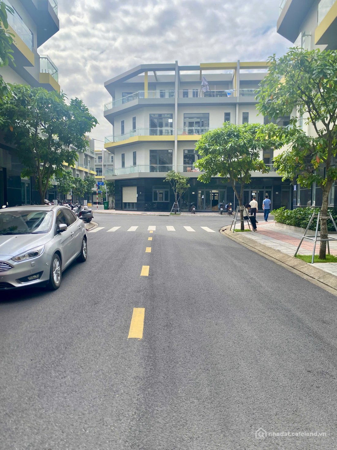 Bán nhà riêng: Bán nhà phố Bcons Uni Valley nằm trong khu đô thị Bcons City