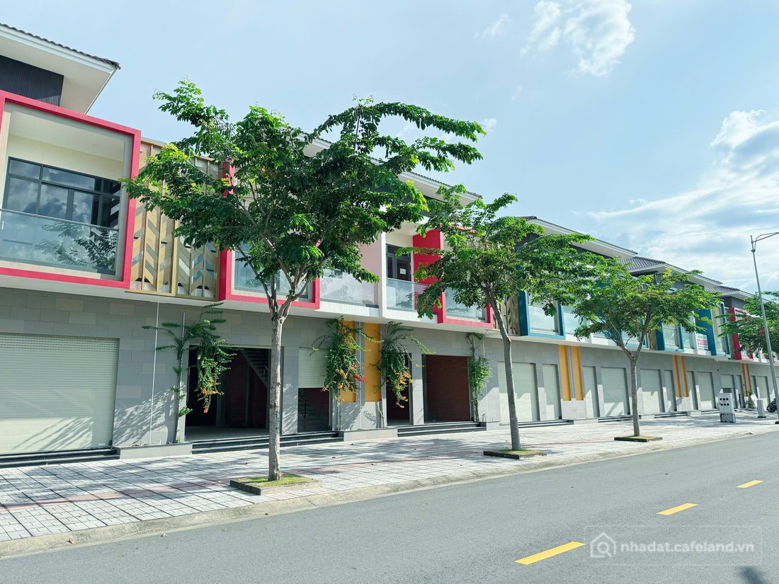 Bán nhà riêng: Cần bán 7 căn nhà phố Sun casa Central nhà 3 lầu 4pn 4wc đang cho