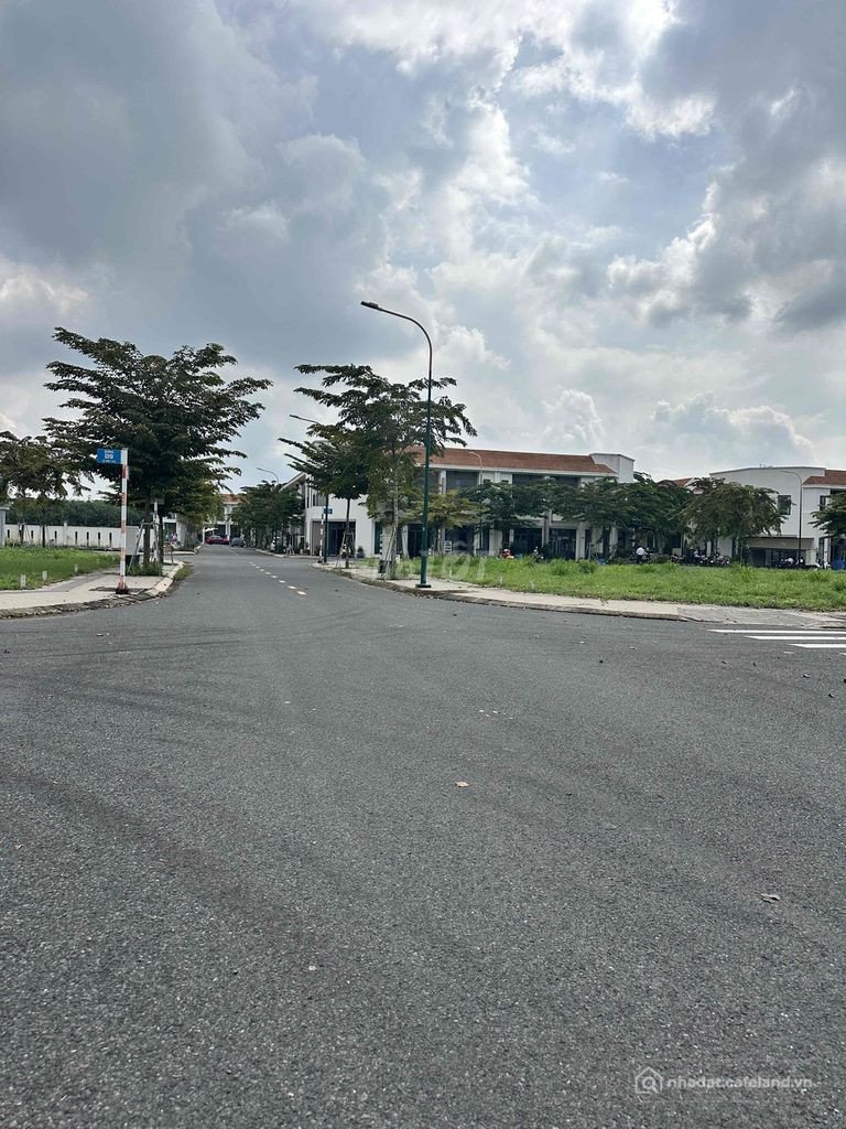 Bán đất thổ cư: Lô góc 2 mặt tiền khu dân cư đông đúc dân cư. Ngay trường hóc và